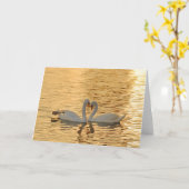 日没の写真の白鳥のカップルの会合 カード (黄色い花)