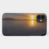 日没の地平線に沿ったチャパラ湖と山 Case-Mate iPhoneケース (裏面(横))