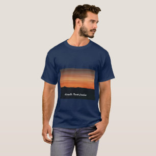 日没の場面を持つ男子紺色Tシャツ Tシャツ