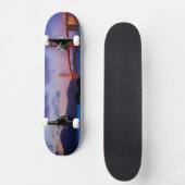 日没の後パン屋のビーチで スケートボード (正面)