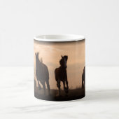 日没の景色の馬 コーヒーマグカップ (中央)