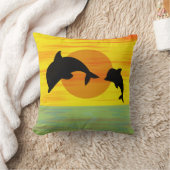 日没の母およびベビーのイルカ クッション (ブランケット)