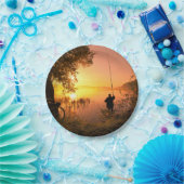 日没の湖の漁師のシルエット ペーパープレート (パーティー)