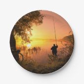 日没の湖の漁師のシルエット ペーパープレート (正面)