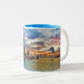 日没の熱帯ビーチのカフェ ツートーンマグカップ (正面右)
