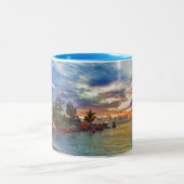 日没の熱帯ビーチのカフェ ツートーンマグカップ (中央)