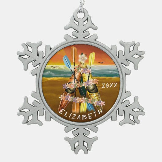 日没の熱帯ビーチのカヤッククリスマスツリー スノーフレークピューターオーナメント (正面)