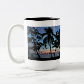 日没の熱帯ビーチ ツートーンマグカップ (左)