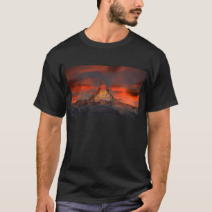 日没の画像的な高山山マッターホルン Tシャツ