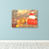 日没の空を持つ干し草の入った秋のカボチャ キャンバスプリント (インサイチュ (ウッドフロア))