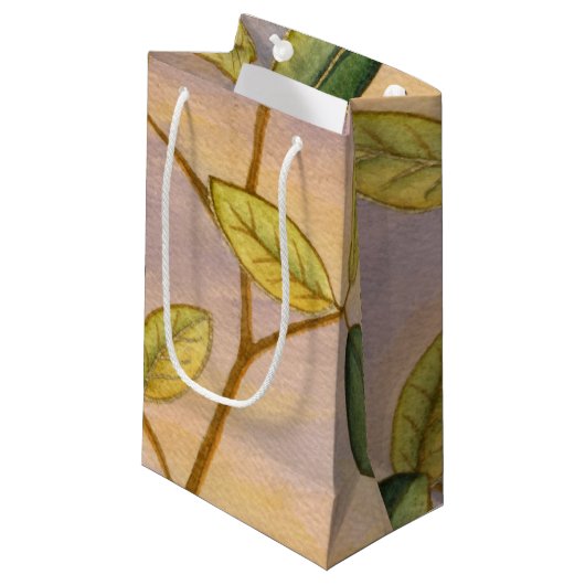 日没の背景に葉緑と黄色の スモールペーパーバッグ (正面アングル)