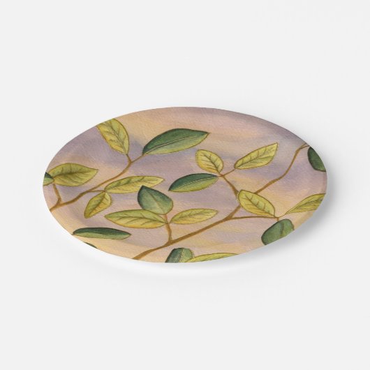 日没の背景に葉緑と黄色の ペーパープレート (アングル)