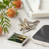 日没の葉の蝶のクローズアップ キーホルダー (側面)