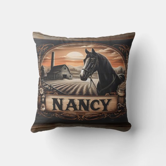 日没の銘板のある馬と農場の風景 クッション (裏面)