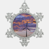 日没の風車のタービン スノーフレークピューターオーナメント (正面)