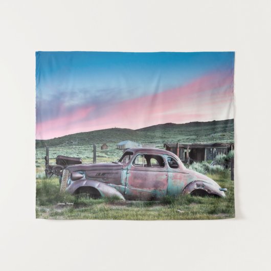 日没のBodieのゴーストタウンの断念された車 タペストリー (正面(横))
