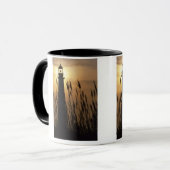 日没のCape May NJの灯台 マグカップ (正面左)