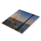 日没のChania港そしてベニス風の灯台 タイル (側面)