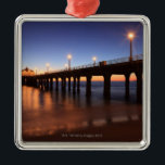 日没のManhattan Beach桟橋、カリフォルニア メタルオーナメント<br><div class="desc">AssetID: 日没の131374308/{ジャンパー}/Manhattan Beach桟橋、カリフォルニア</div>