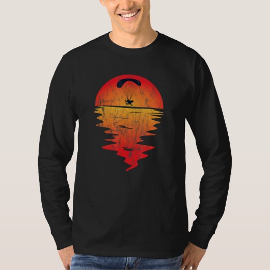 日没アイディア前の動力滑空機 Tシャツ (正面)