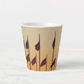 日没アメリカ愛国米国の国旗 カフェラテマグ (正面)