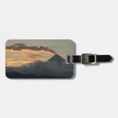 日没アラスカ警告の火山 ラゲッジタグ (正面横)