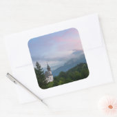 日没アルプス山脈を持つ教会 スクエアシール (封筒)