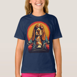 日没クールのバスセットハウンドバイクもしくは自転車に乗る人 Tシャツ