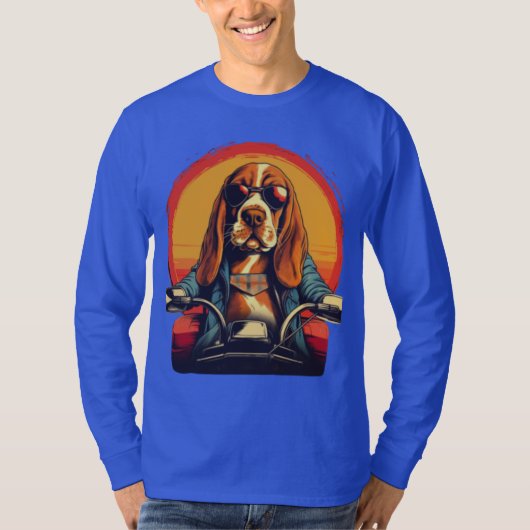 日没クールのバスセットハウンドバイクもしくは自転車に乗る人 Tシャツ (正面)