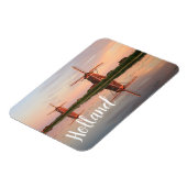 日没時に反射する2つの風車 マグネット (左側)