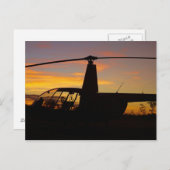 日没時のロビンソンR44ヘリコプター ポストカード (正面/裏面)