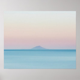 日没時の水平線の島のシルエット ポスター