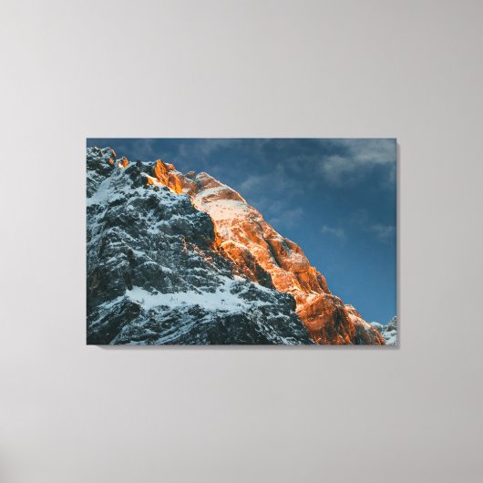日没白熱［赤熱］光を放つ山 キャンバスプリント (正面)