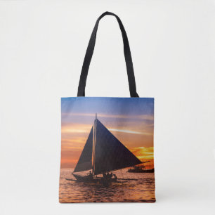 日没 PhilippinesのParawの航行 トートバッグ