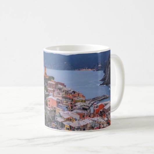 日没| Vernazza、Cinque Terre、イタリアの直後 コーヒーマグカップ (正面右)