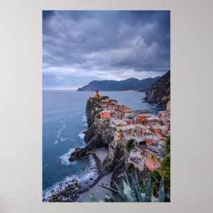 日没 Vernazza、Cinque Terre、イタリアの直後 ポスター