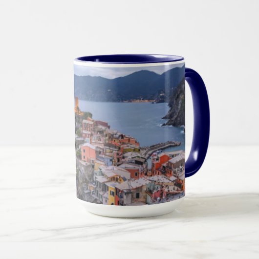 日没| Vernazza、Cinque Terre、イタリアの直後 マグカップ (正面右)