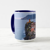 日没| Vernazza、Cinque Terre、イタリアの直後 マグカップ (正面左)