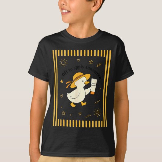 日焼け止めを塗るアヒルと出かける 夏のビーチバケーション Tシャツ (正面)