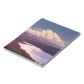 日疑問に思出の日の出に湖とデナリ山 ノートパッド (回転)