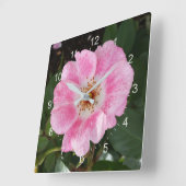 日陰のピンクの花 スクエア壁時計 (傾斜)