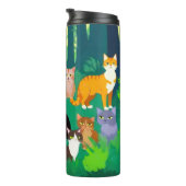 日陰の森の中での猫の集まり タンブラー (回転右)