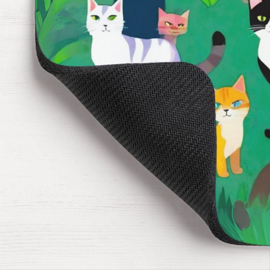 日陰の森の中での猫の集まり マウスパッド (コーナー)