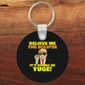 日食はヤバいぞ Believe Me Trump コ キーホルダー (正面)