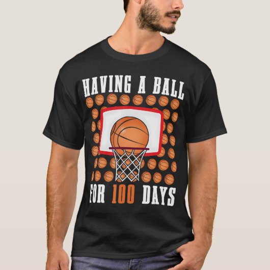 日100日目100ボールスポーツバを持つ Tシャツ (正面)
