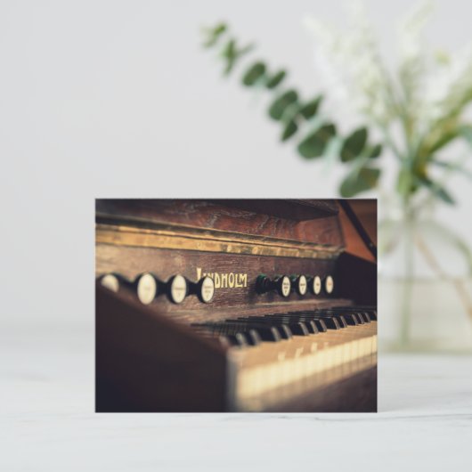 旧アンティークキーボードピアノ鍵楽器 ポストカード (スタンド正面)