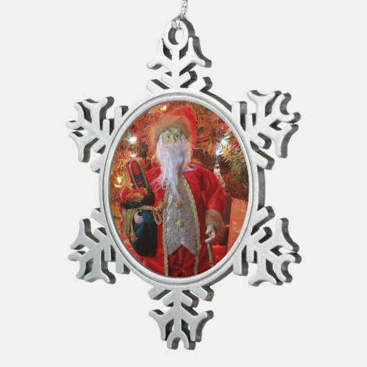 旧世界のサンタクロースは近くにいた スノーフレークピューターオーナメント (右)
