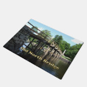 旧北橋 – 革命戦争コンコードMA ドアマット (アングル)