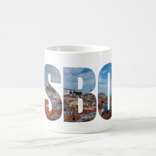 旧市街のパノラマビューで構成されたリスボン文字 コーヒーマグカップ (中央)