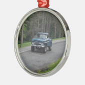 旧式でクラシックな青GMCの小型トラック メタルオーナメント (左)